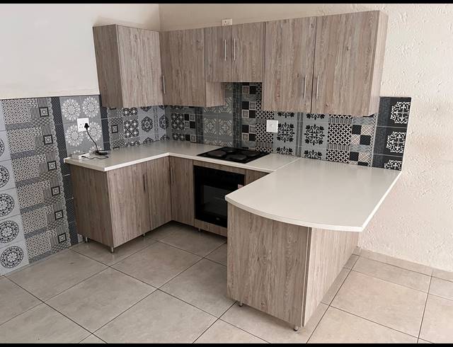 2 BEDROOM APARTMENT FOR SALE IN FLORIDA LAKE